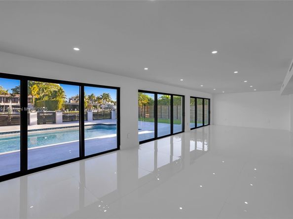406 Holiday Dr, Hallandale Beach FL 33009