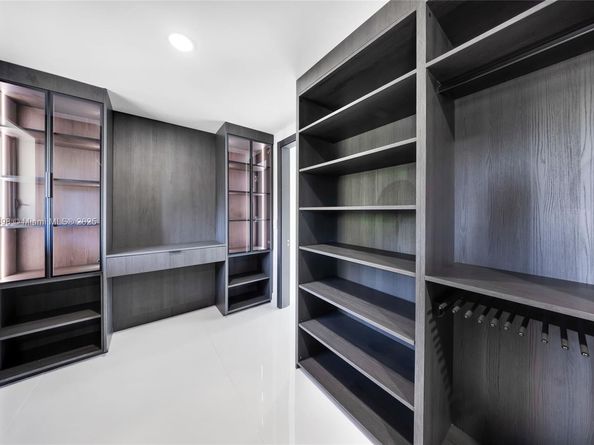 406 Holiday Dr, Hallandale Beach FL 33009