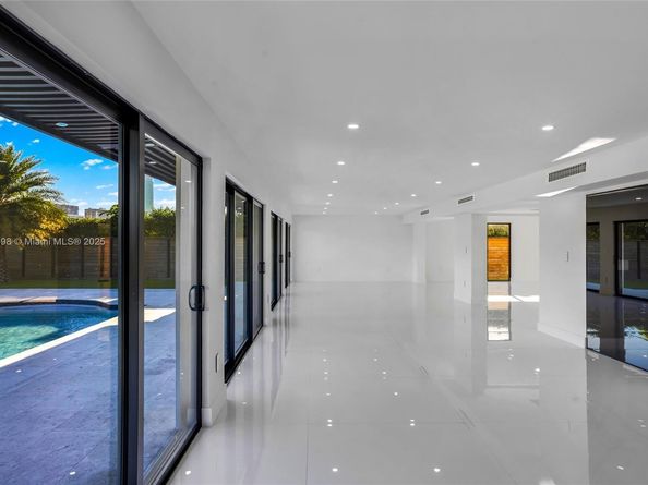 406 Holiday Dr, Hallandale Beach FL 33009