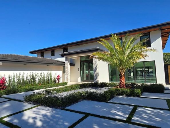 406 Holiday Dr, Hallandale Beach FL 33009