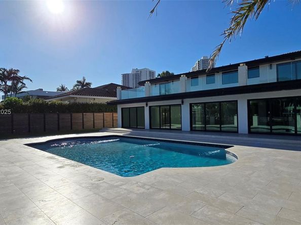 406 Holiday Dr, Hallandale Beach FL 33009