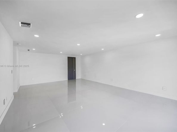 406 Holiday Dr, Hallandale Beach FL 33009