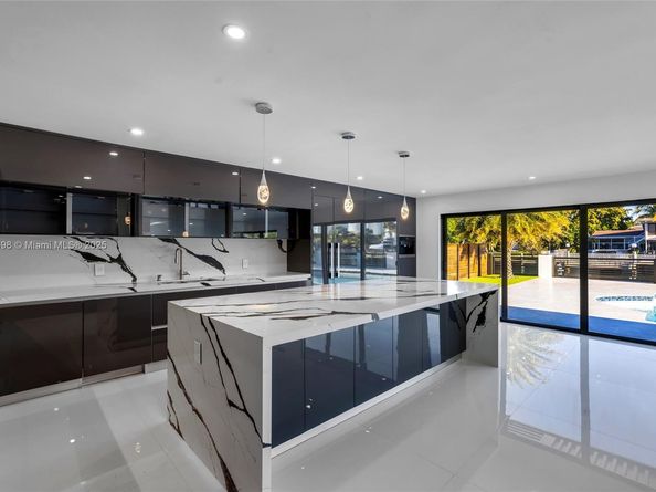 406 Holiday Dr, Hallandale Beach FL 33009