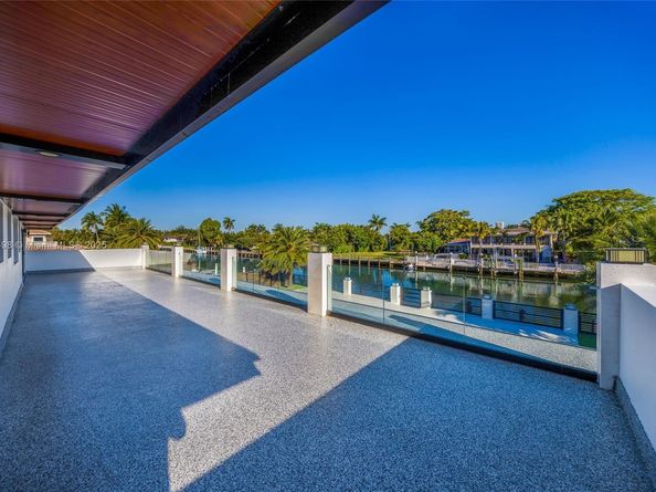406 Holiday Dr, Hallandale Beach FL 33009