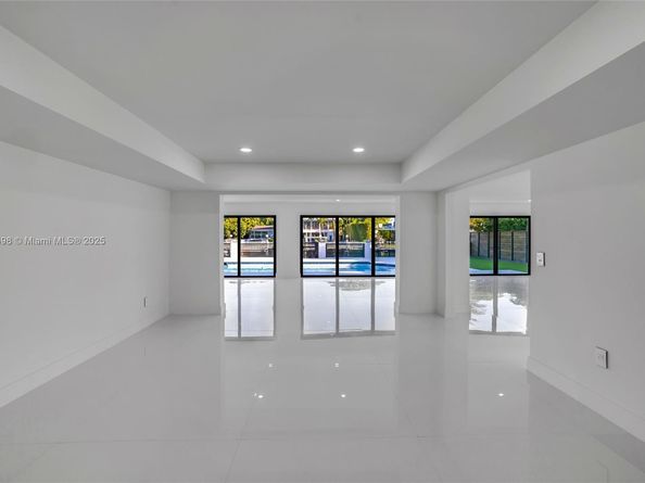 406 Holiday Dr, Hallandale Beach FL 33009