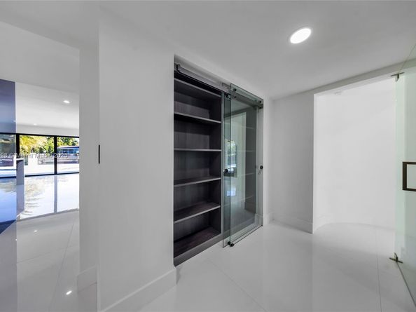 406 Holiday Dr, Hallandale Beach FL 33009