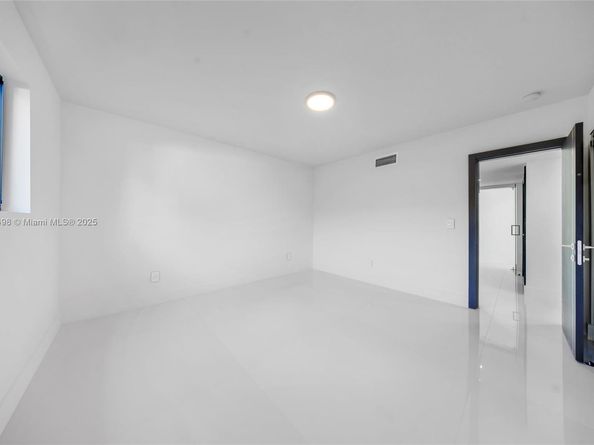406 Holiday Dr, Hallandale Beach FL 33009