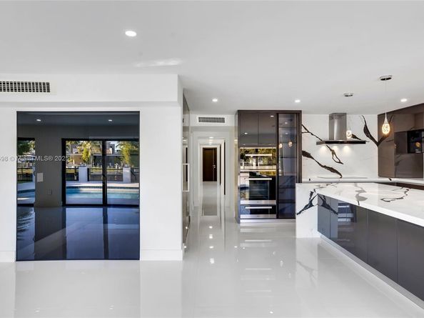 406 Holiday Dr, Hallandale Beach FL 33009