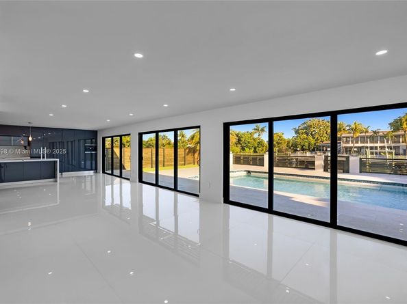 406 Holiday Dr, Hallandale Beach FL 33009