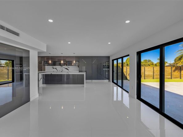 406 Holiday Dr, Hallandale Beach FL 33009