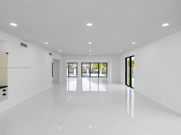 406 Holiday Dr, Hallandale Beach FL 33009