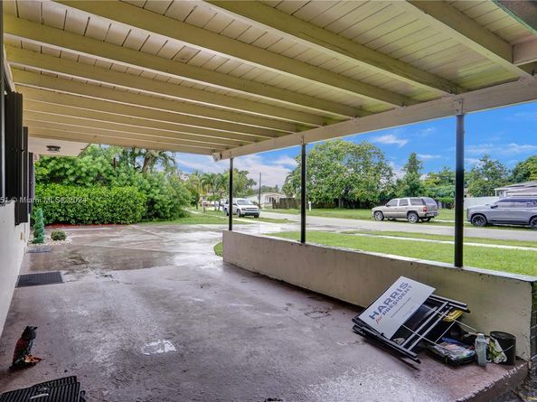 770 NW 175th Dr, Miami Gardens FL 33169