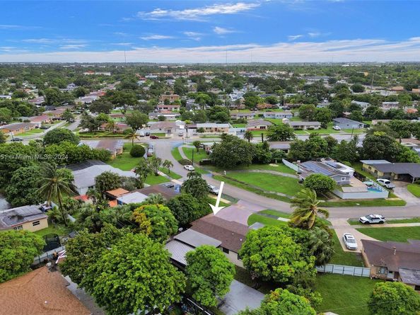 770 NW 175th Dr, Miami Gardens FL 33169
