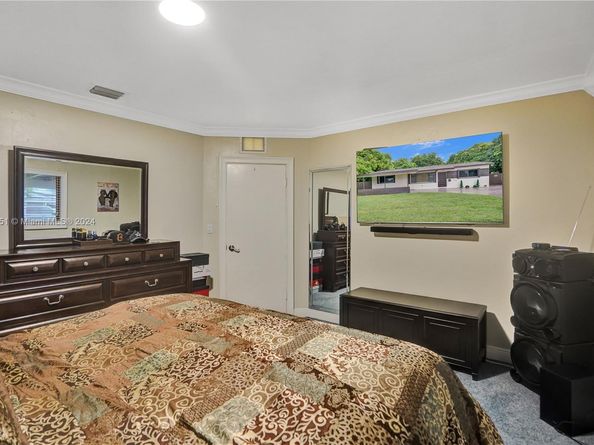 770 NW 175th Dr, Miami Gardens FL 33169