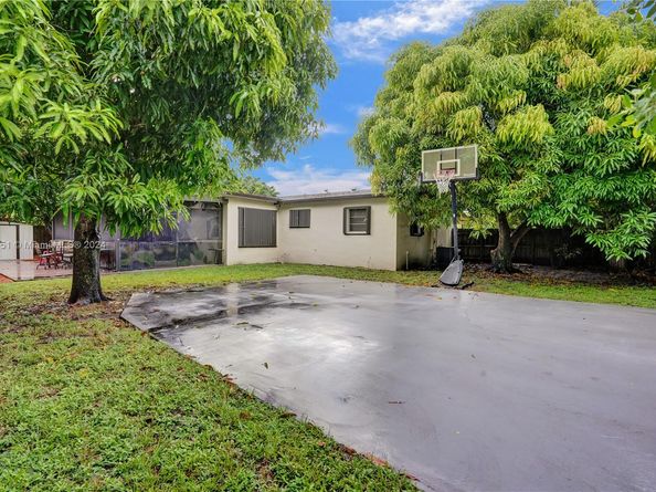 770 NW 175th Dr, Miami Gardens FL 33169