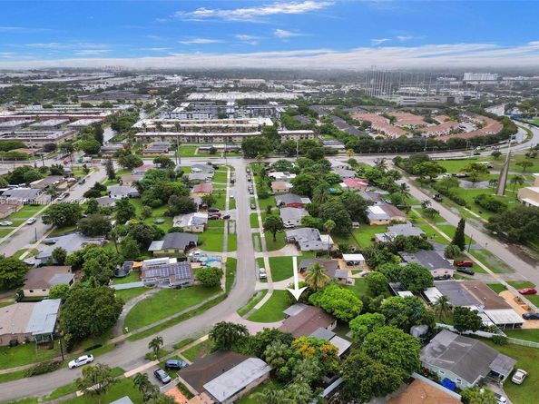 770 NW 175th Dr, Miami Gardens FL 33169