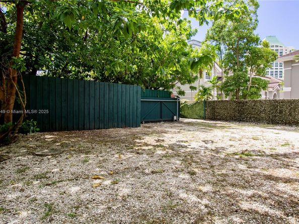 3164 Center St, Miami FL 33133