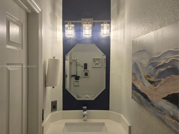 8216 W Santa Monica Ave, Tamarac FL 33321