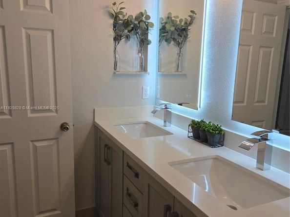 8216 W Santa Monica Ave, Tamarac FL 33321