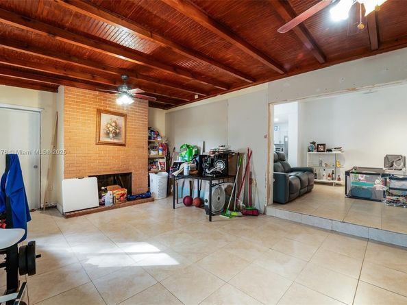 2840 NW 4th St, Miami FL 33125