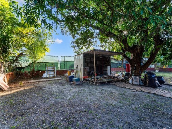 2840 NW 4th St, Miami FL 33125