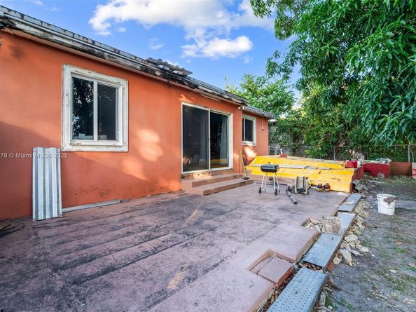 2840 NW 4th St, Miami FL 33125