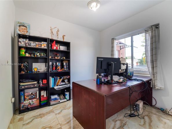 2840 NW 4th St, Miami FL 33125