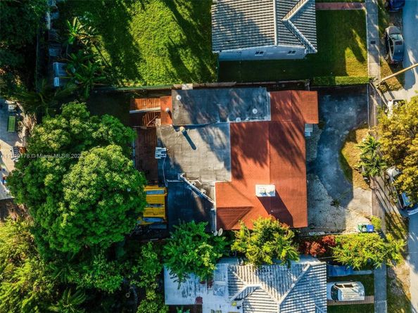 2840 NW 4th St, Miami FL 33125