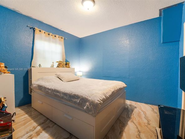 2840 NW 4th St, Miami FL 33125