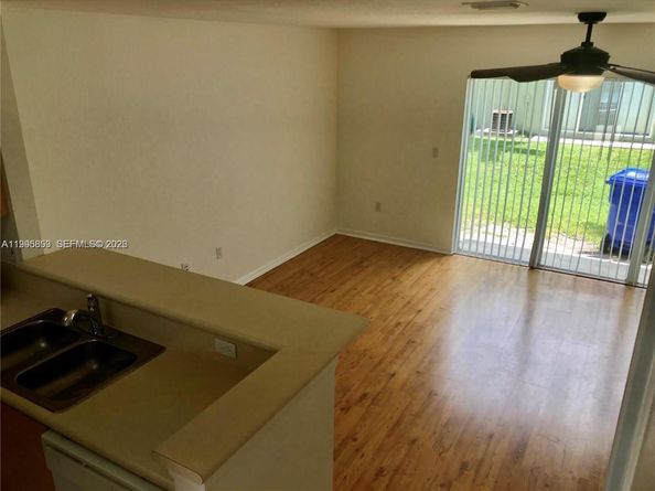 157 Hidden Ct Rd I48, Hollywood FL 33023