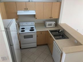 157 Hidden Ct Rd I48, Hollywood FL 33023