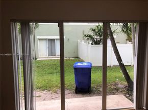 157 Hidden Ct Rd I48, Hollywood FL 33023