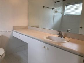 157 Hidden Ct Rd I48, Hollywood FL 33023