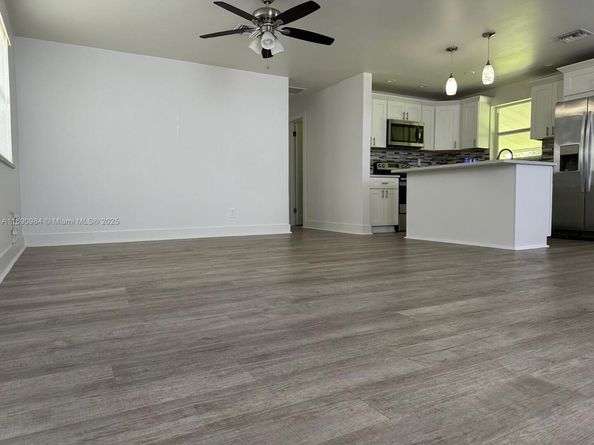 5691 NE 7th Ter, Oakland Park FL 33334