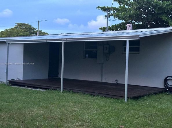 5691 NE 7th Ter, Oakland Park FL 33334