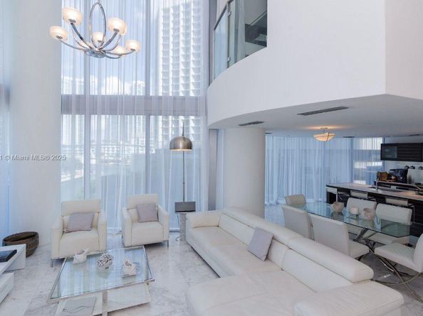 200 Biscayne Boulevard Way 502, Miami FL 33131