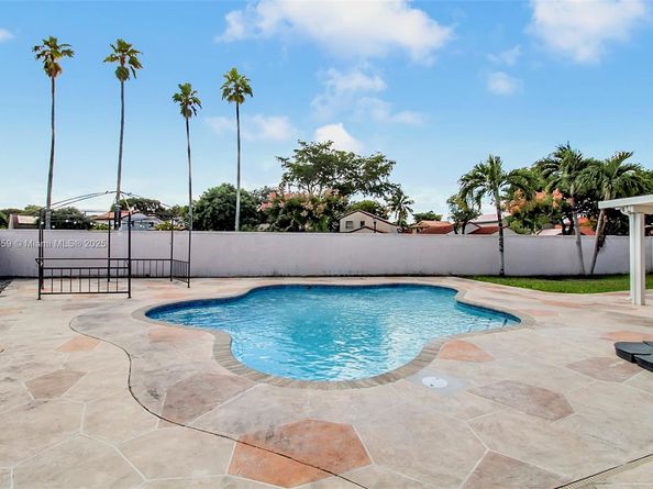 6122 NW 181st Terr Cir W, Hialeah FL 33015