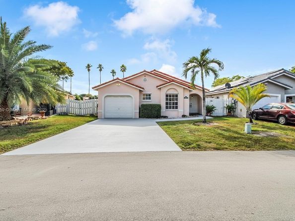 6122 NW 181st Terr Cir W, Hialeah FL 33015