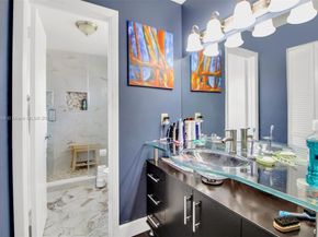 6122 NW 181st Terr Cir W, Hialeah FL 33015