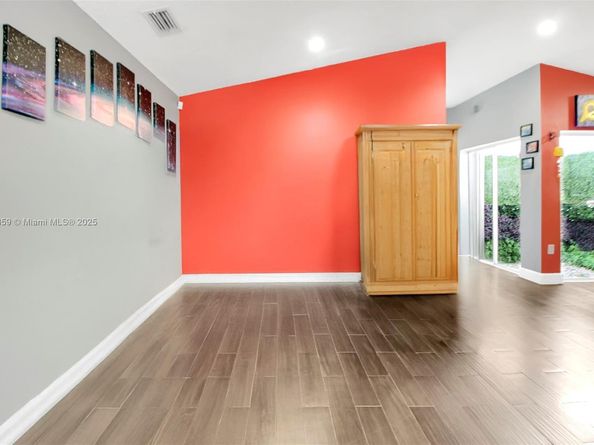 6122 NW 181st Terr Cir W, Hialeah FL 33015