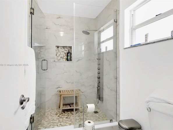 6122 NW 181st Terr Cir W, Hialeah FL 33015