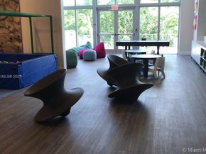 16385 E Biscayne Blvd 1001, North Miami Beach FL 33160