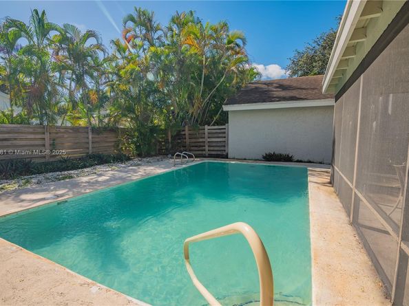 36 Eastmont Rd, Hollywood FL 33021