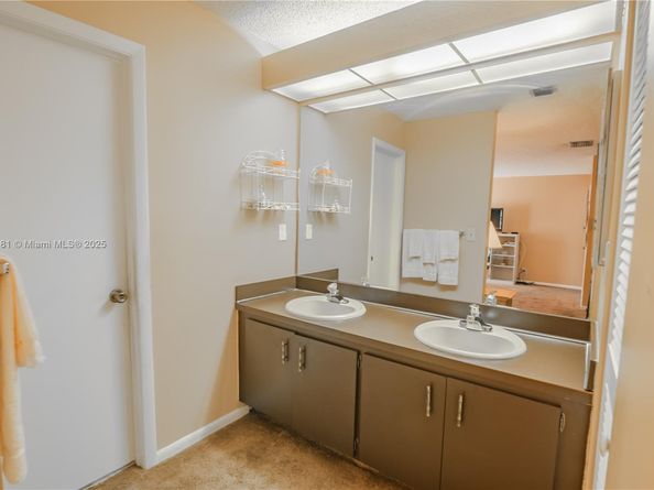 36 Eastmont Rd, Hollywood FL 33021