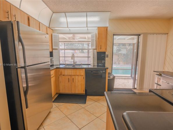 36 Eastmont Rd, Hollywood FL 33021