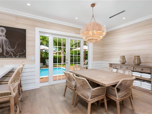 2575 Pine Tree Dr, Miami Beach FL 33140