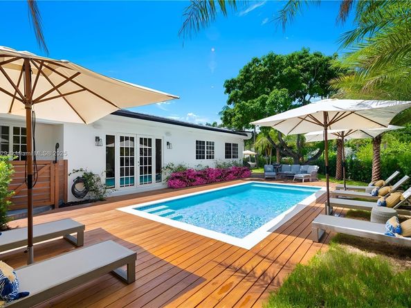 2575 Pine Tree Dr, Miami Beach FL 33140