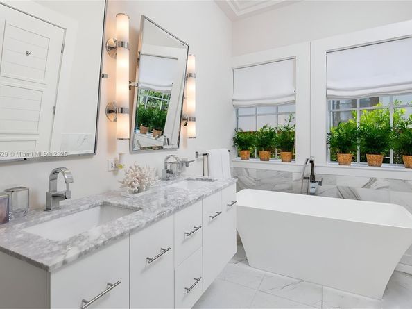 2575 Pine Tree Dr, Miami Beach FL 33140