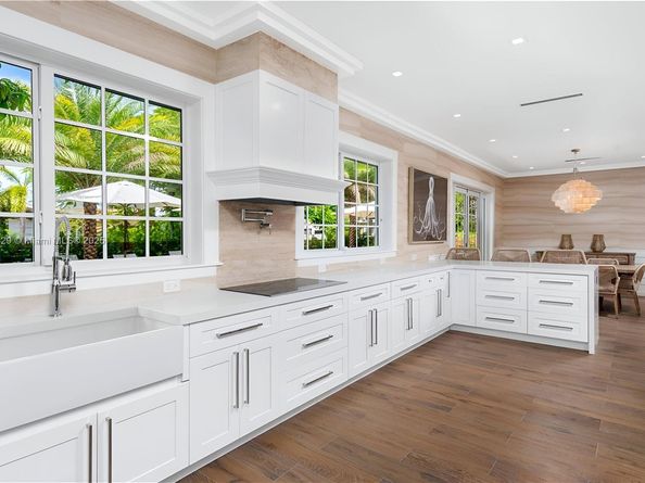 2575 Pine Tree Dr, Miami Beach FL 33140