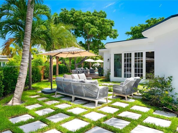 2575 Pine Tree Dr, Miami Beach FL 33140
